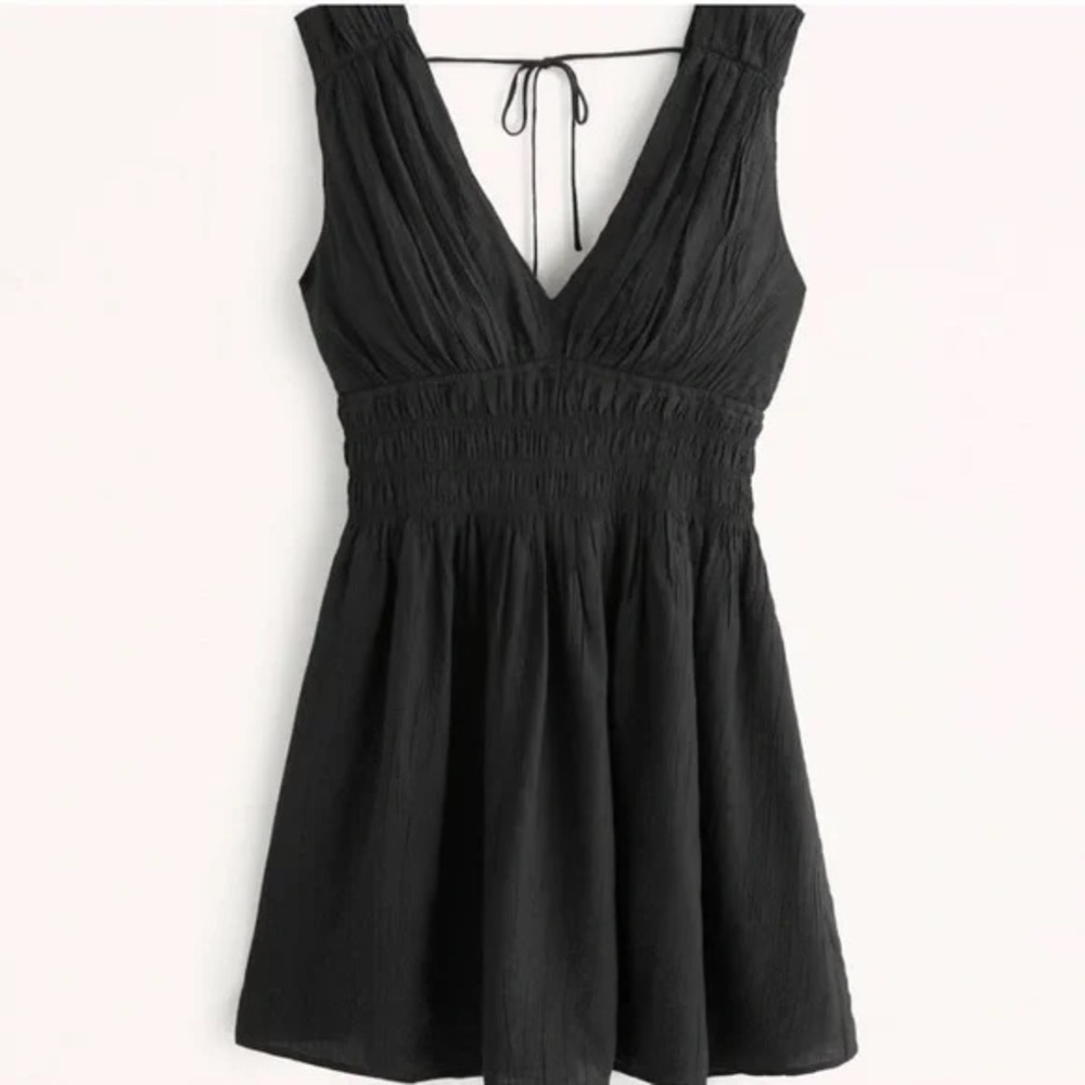 Abercrombie & Fitch Smocked Plunge Crinkle Mini Dress Black size M